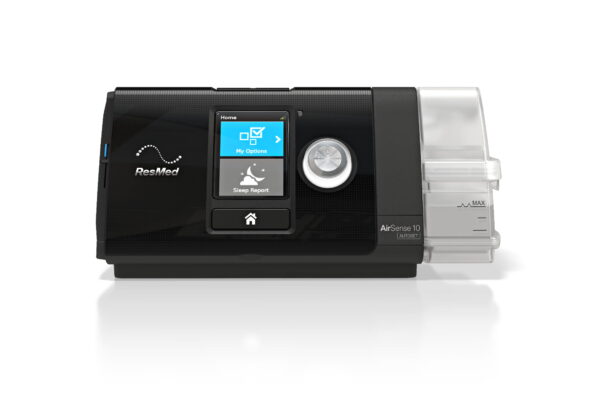 Aparat CPAP ResMed AirSense 10 do leczenia bezdechu sennego, widok z przodu z wyświetlaczem.