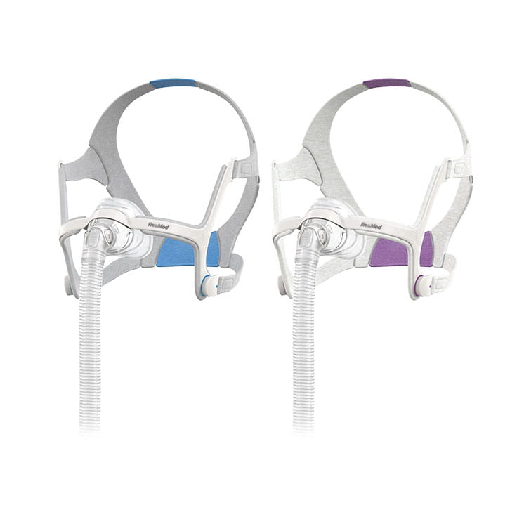 maska-nosowa-cpap-airfit-n20-for-her-resmed Dwa aparaty CPAP z maskami nosowymi i rurkami, widok z przodu, warianty niebieski i fioletowy.